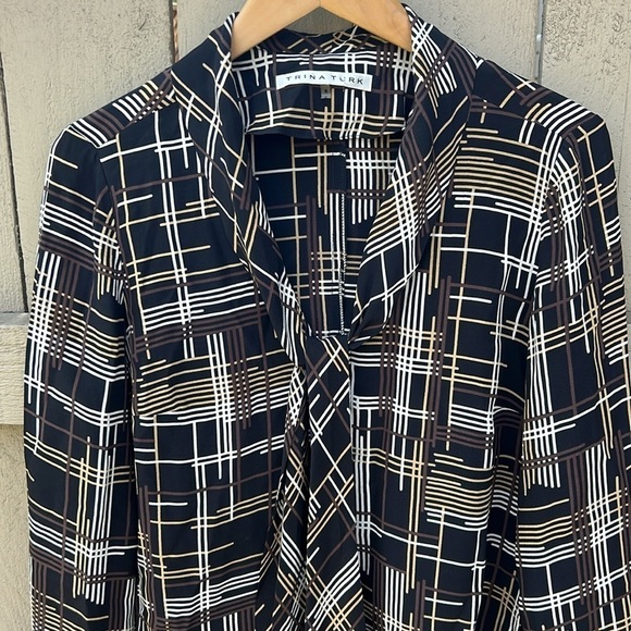 Trina Turk Silk Blouse Geometric Career Wear Business Casual Quiet Luxury Sz 6 - Picture 2 of 5